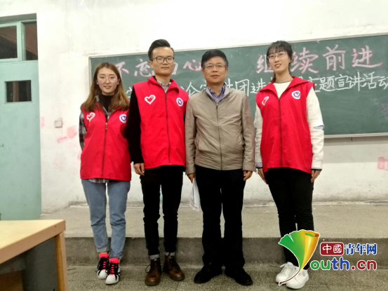 跪求大学系级青年志愿者大队队长竞选稿 急用