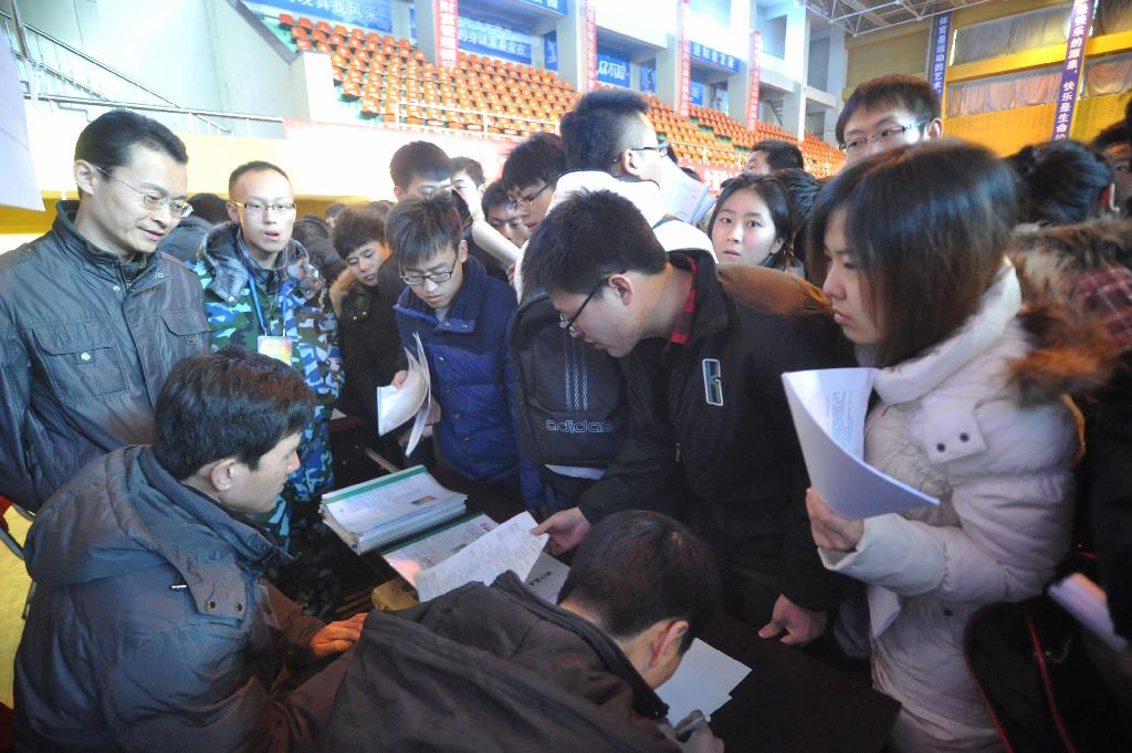 我校举行中石油2013届毕业生专场招聘会-辽宁