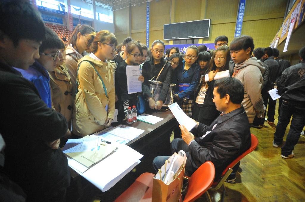 我校成功举办2014新疆人才市场石油石化专业